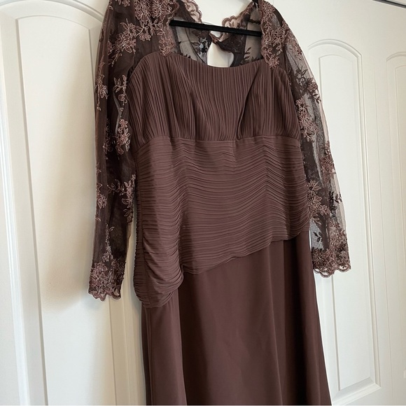 Jade by Jasmine Brown Mother of Bride Evening Gown Beaded Sleeves Size 16 - Picture 5 of 9